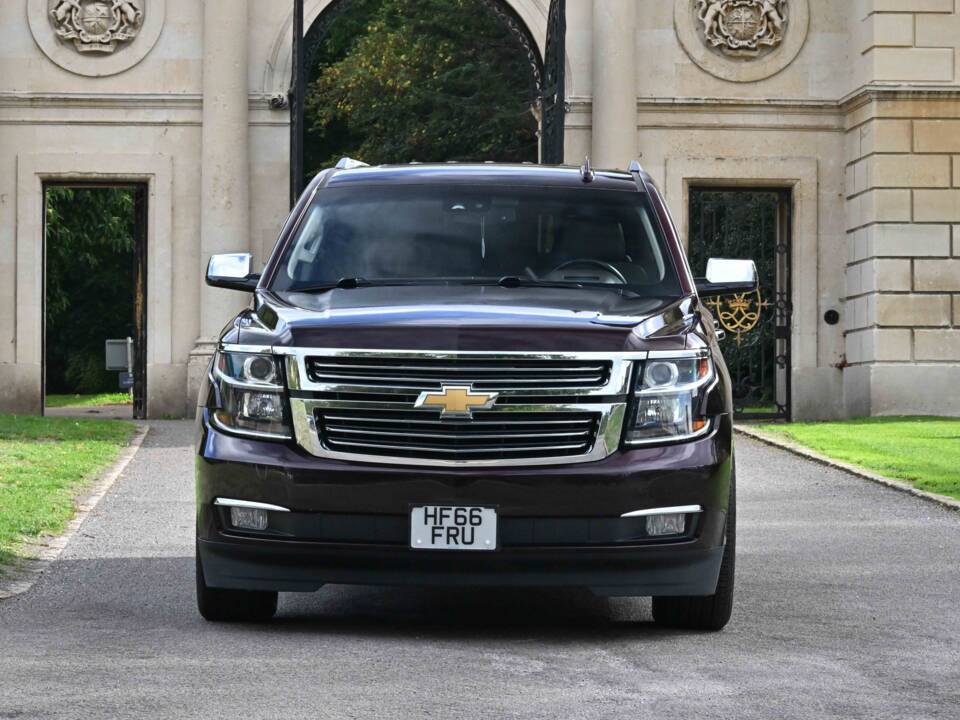 Image 6/50 of Chevrolet Suburban (2017)