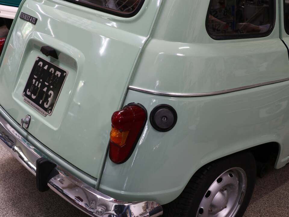 Image 27/33 de Renault R 4 TL (1981)