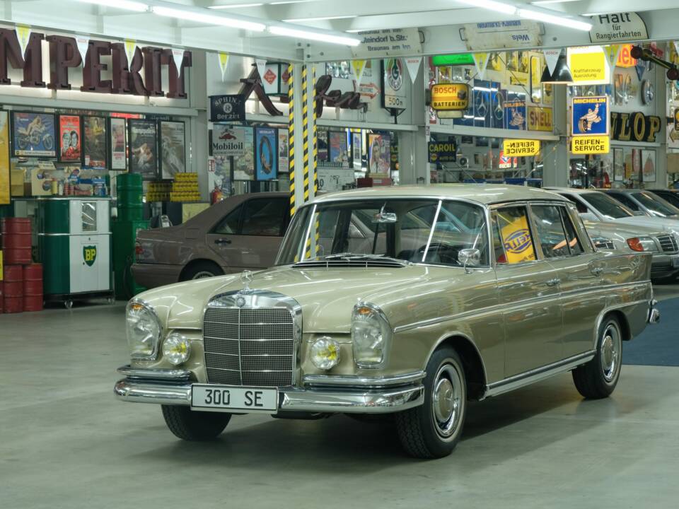 Image 2/50 of Mercedes-Benz 300 SE (1964)