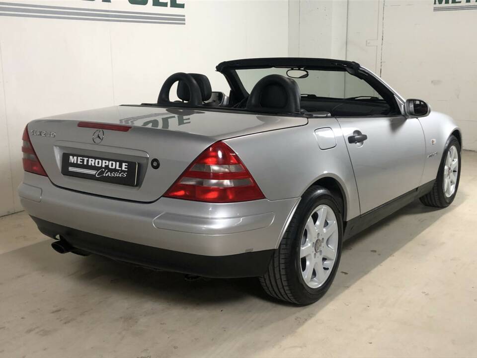 Image 7/24 de Mercedes-Benz SLK 230 Kompressor (1997)