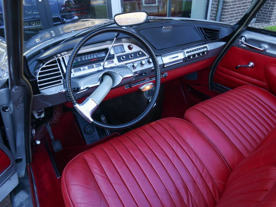 Image 28/50 of Citroën DS 21 Chapron (1963)