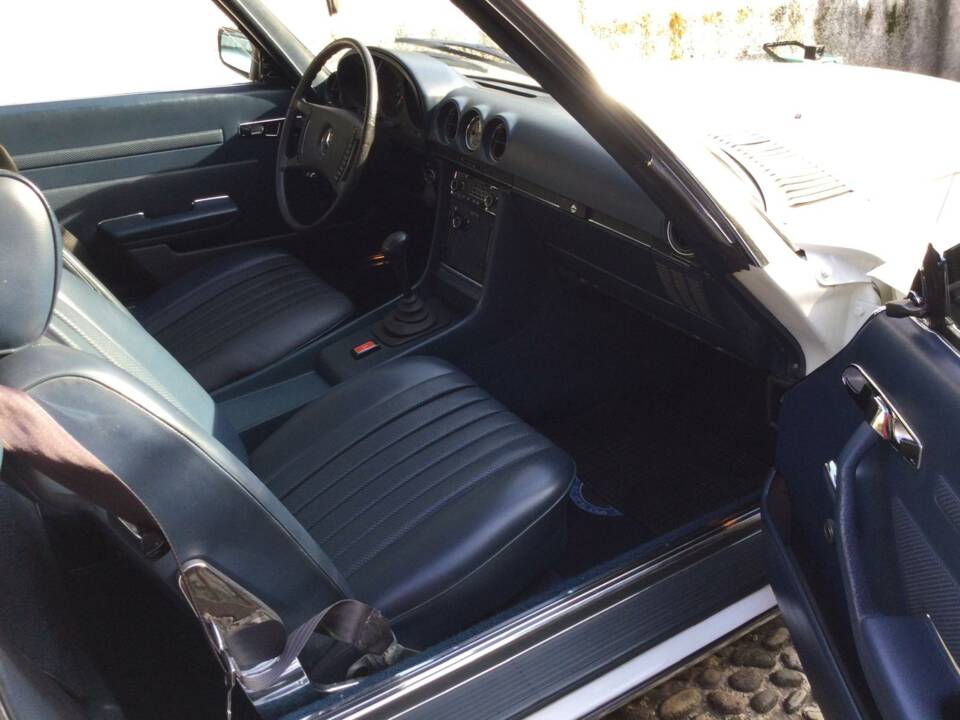 Image 18/18 of Mercedes-Benz 350 SL (1971)