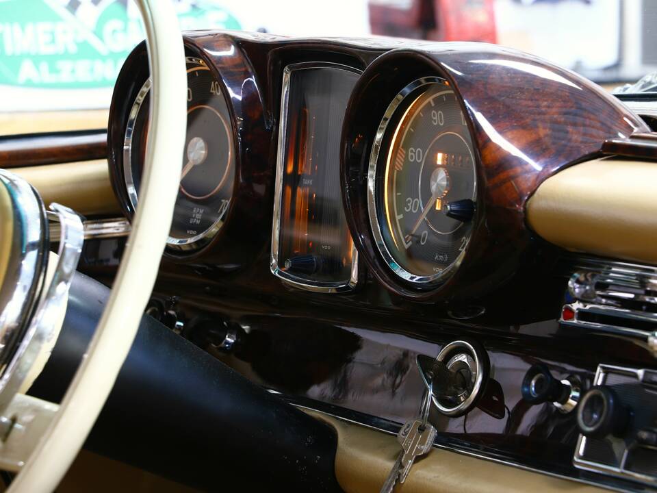 Bild 21/39 von Mercedes-Benz 220 SE b (1964)
