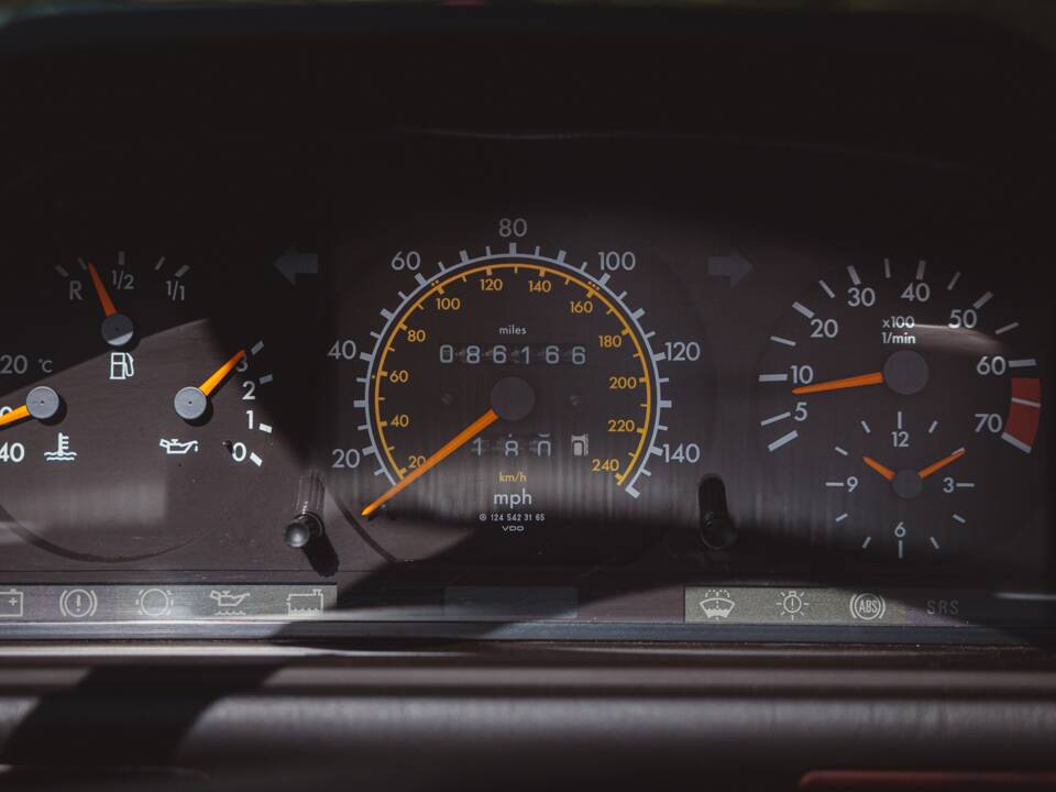 Imagen 21/41 de Mercedes-Benz E 220 (1995)