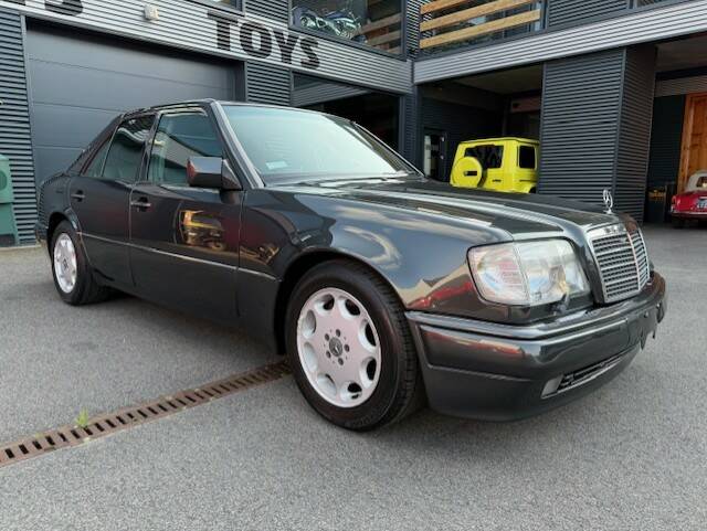 Image 2/24 de Mercedes-Benz E 500 (1994)