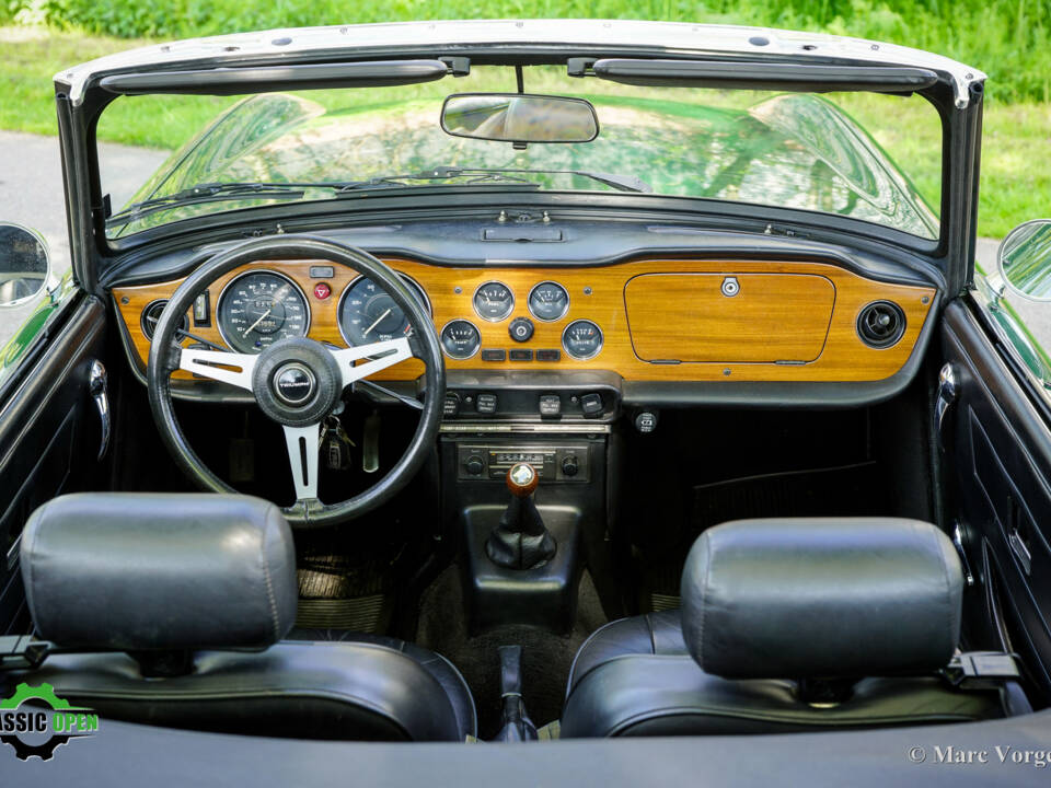 Image 32/52 of Triumph TR 6 (1973)