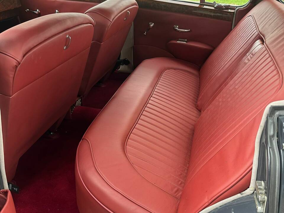 Immagine 3/14 di Jaguar 340 (1968)