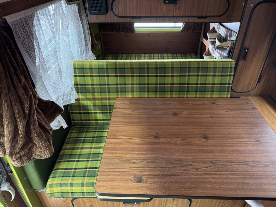 Image 61/100 of Volkswagen T2b Westfalia (1979)