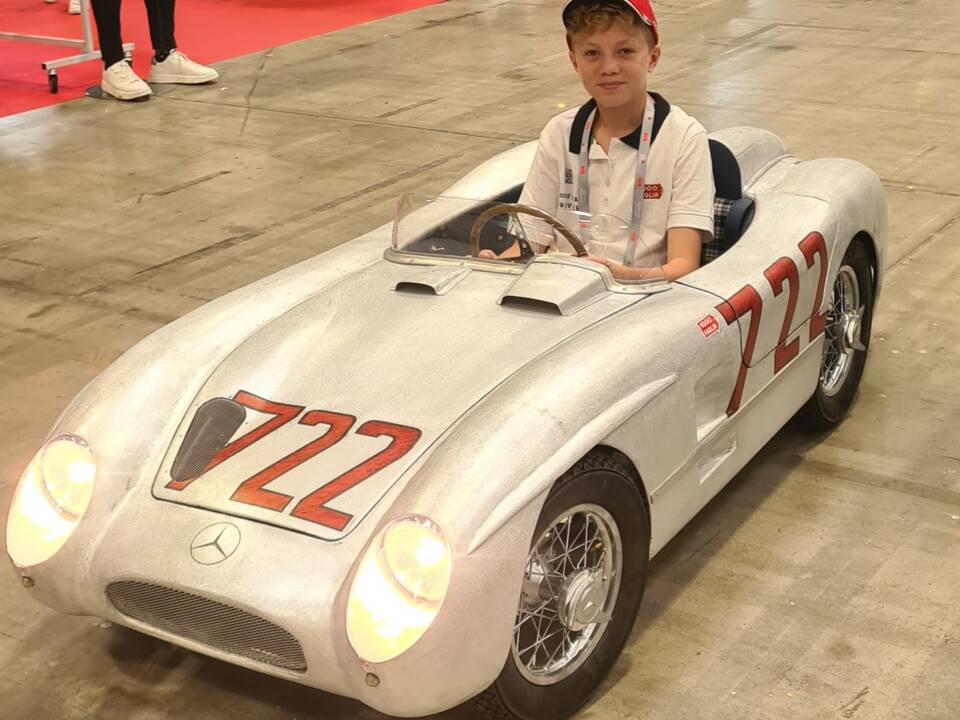 Image 8/20 de Mercedes-Benz 300 SLR Junior (2005)