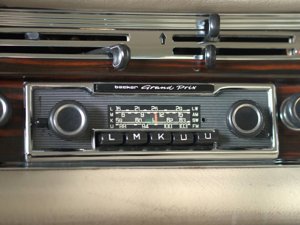 Image 35/57 of Mercedes-Benz 280 SE 3,5 (1971)