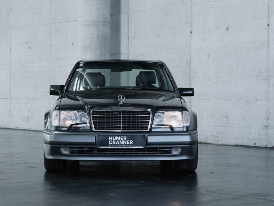 Bild 15/50 von Mercedes-Benz 500 E (1993)