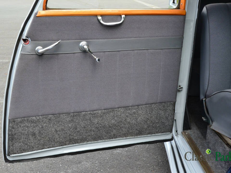 Image 20/50 of Mercedes-Benz 220 (1952)