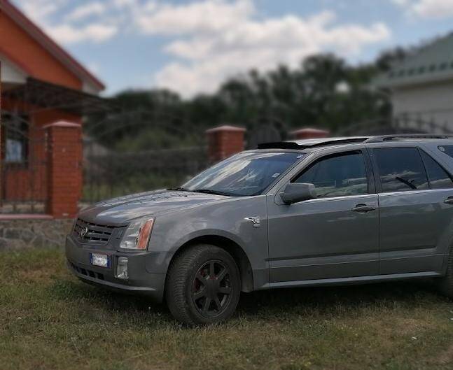 Image 2/15 of Cadillac SRX 4.6 (2006)