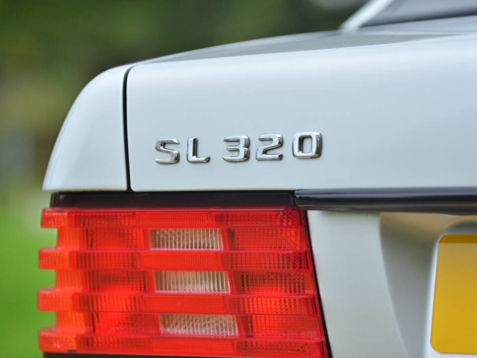 Image 11/12 of Mercedes-Benz SL 320 (1997)