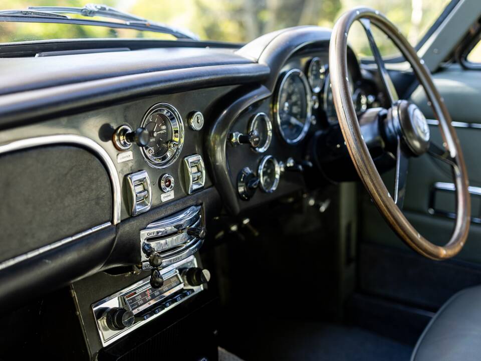 Image 40/62 of Aston Martin DB 6 (1967)