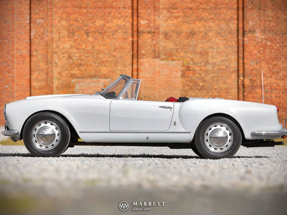 Image 6/70 of Lancia Aurelia B24 Convertible (1957)