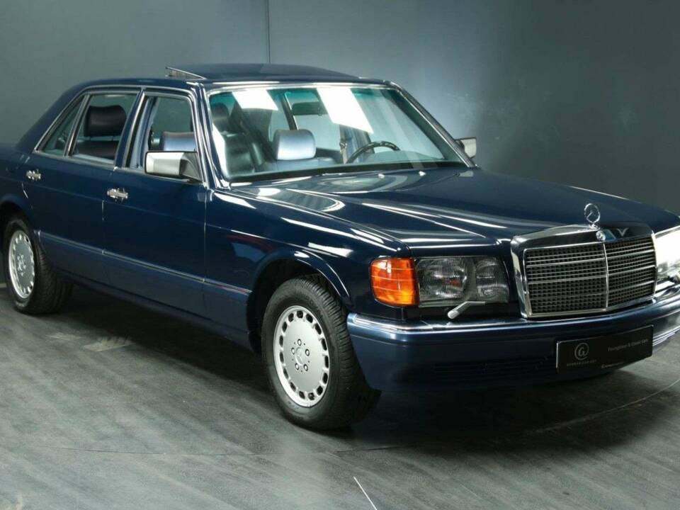 Imagen 7/30 de Mercedes-Benz 560 SEL (1990)