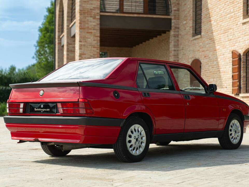 Obraz 7/47 pojazdu Alfa Romeo 75 1.6 (1991)