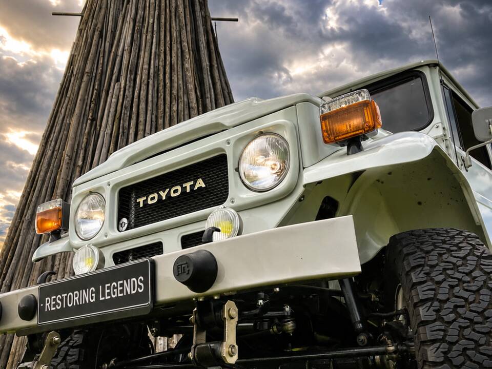 Image 13/67 of Toyota Land Cruiser FJ 40 (1982)