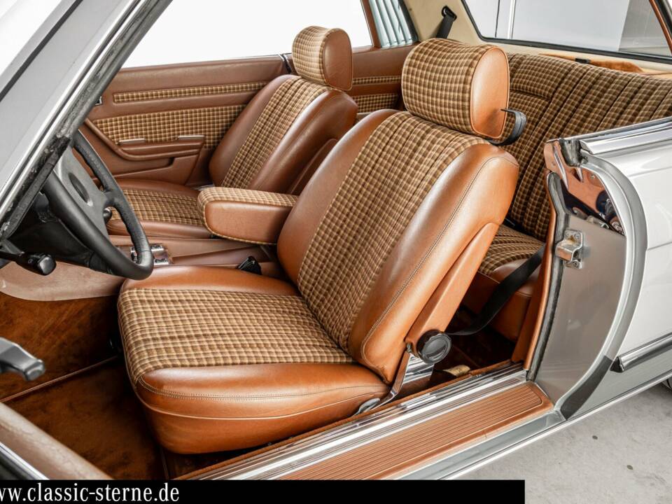 Image 13/15 of Mercedes-Benz 500 SLC (1980)