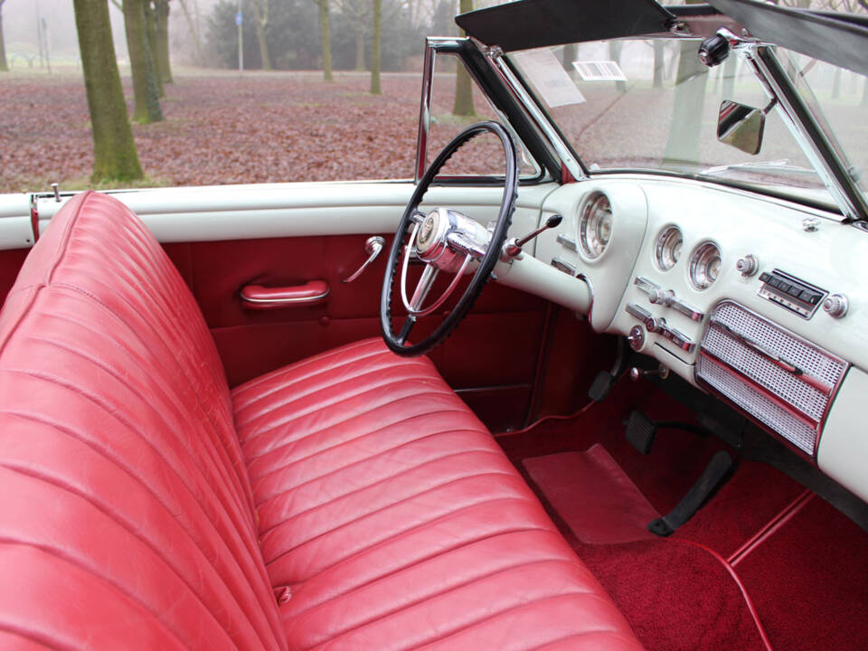 Image 14/27 of Buick Roadmaster (1949)