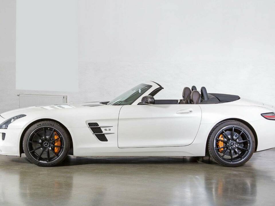 Image 2/20 of Mercedes-Benz SLS AMG Roadster (2012)