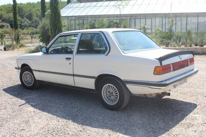 Image 7/7 of BMW 320 (1982)