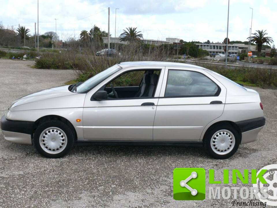 Image 8/10 de Alfa Romeo 146 - 1.6 T Spark (1997)