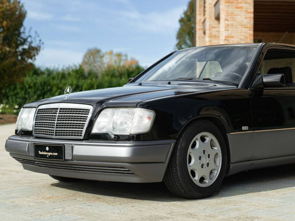 Image 9/48 of Mercedes-Benz 200 CE (1990)