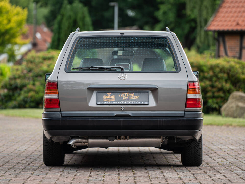 Image 15/66 of Mercedes-Benz 200 TE (1989)