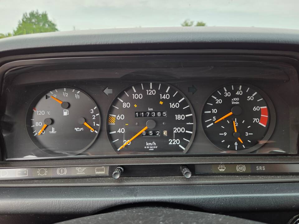 Bild 15/39 von Mercedes-Benz 190 E 1.8 (1992)