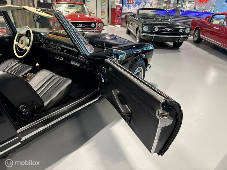 Image 13/19 of Mercedes-Benz 280 SL (1968)