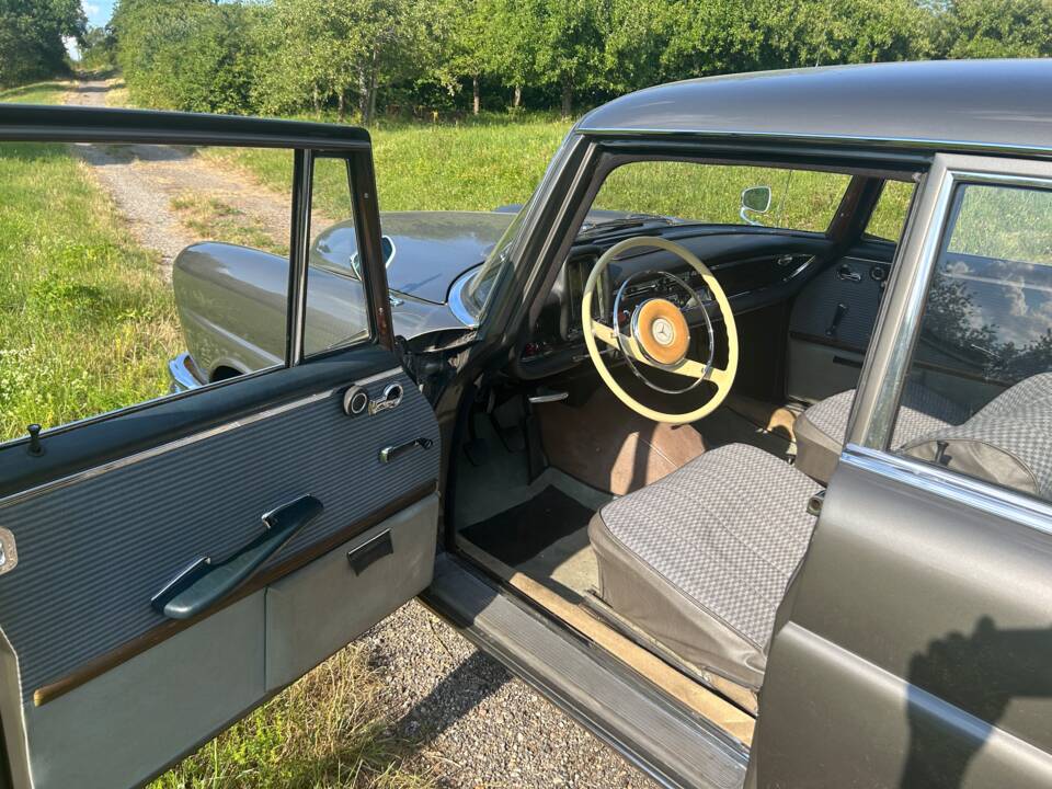 Bild 5/9 von Mercedes-Benz 220 SE b (1964)