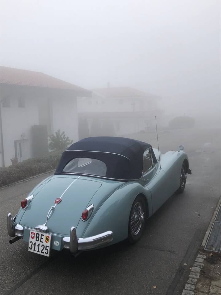 Image 16/22 of Jaguar XK 140 DHC (1954)