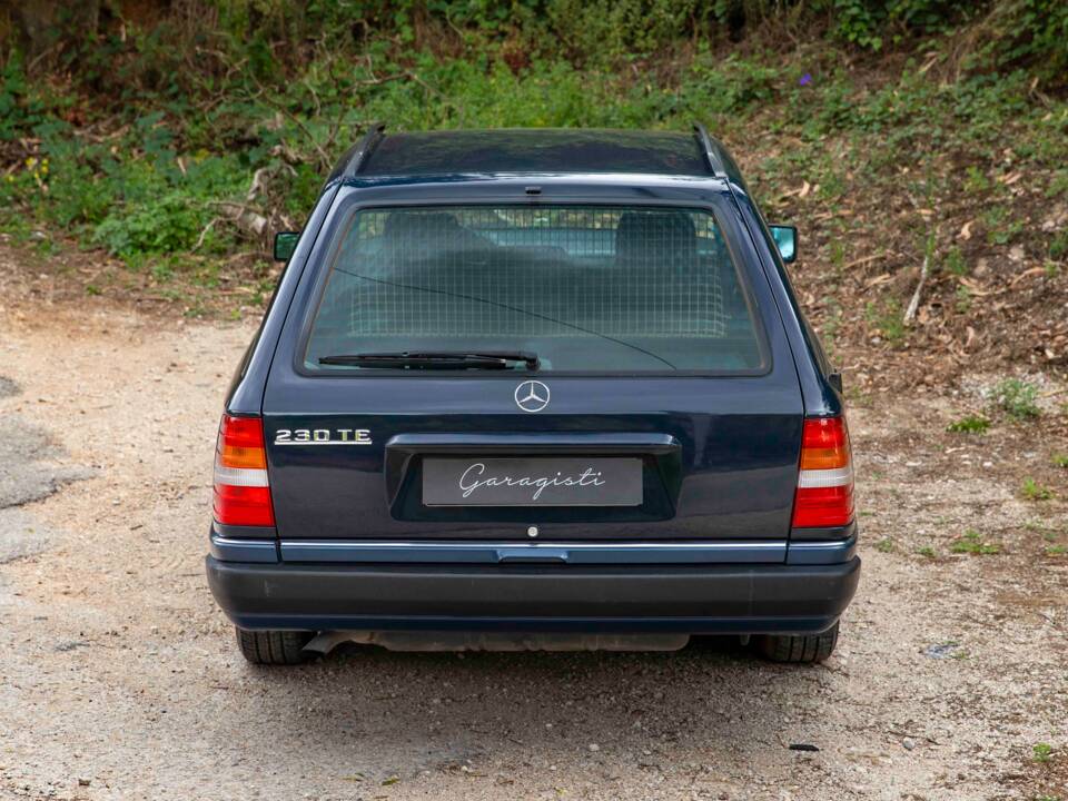 Imagen 20/53 de Mercedes-Benz 230 TE (1992)