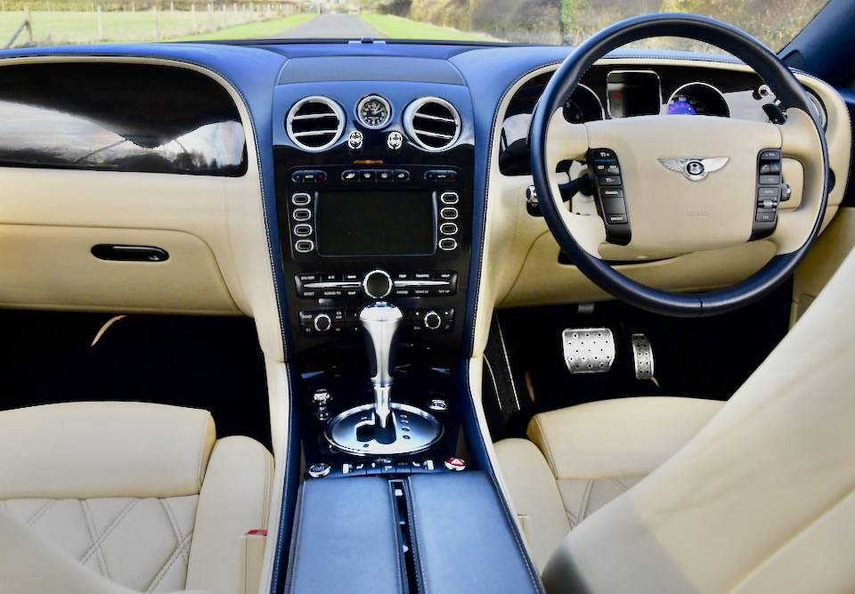 Image 24/44 of Bentley Continental GT (2010)