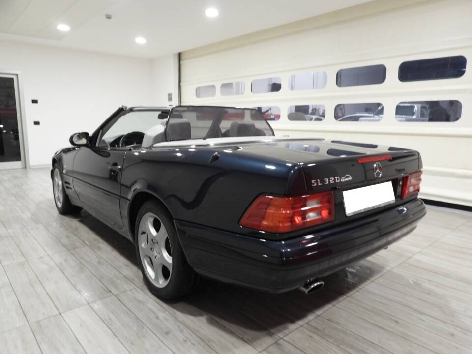 Bild 2/9 von Mercedes-Benz SL 320 (2001)