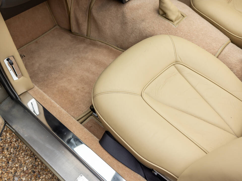 Immagine 20/57 di Aston Martin DB 6 Volante (1969)