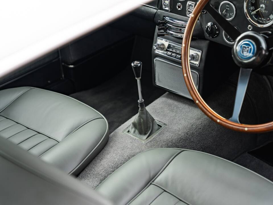 Image 19/42 de Aston Martin DB 5 (1964)