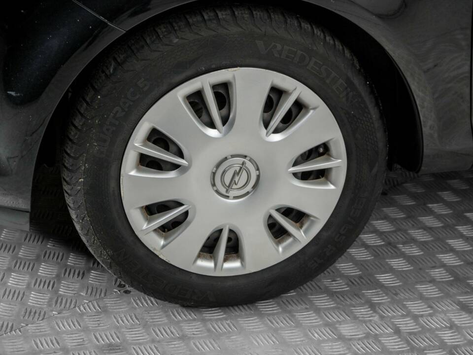 Bild 14/40 von Opel Corsa 1.2 (2008)