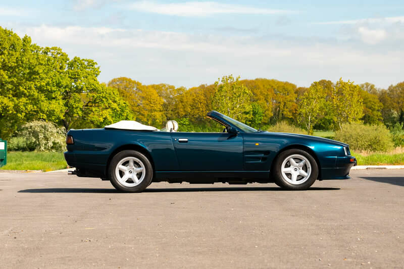 Image 13/50 of Aston Martin Virage Volante (1993)