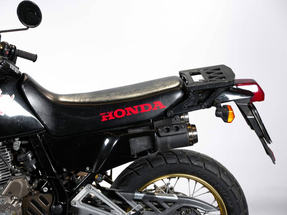 Image 16/38 de Honda NX 650 Dominator (1988)
