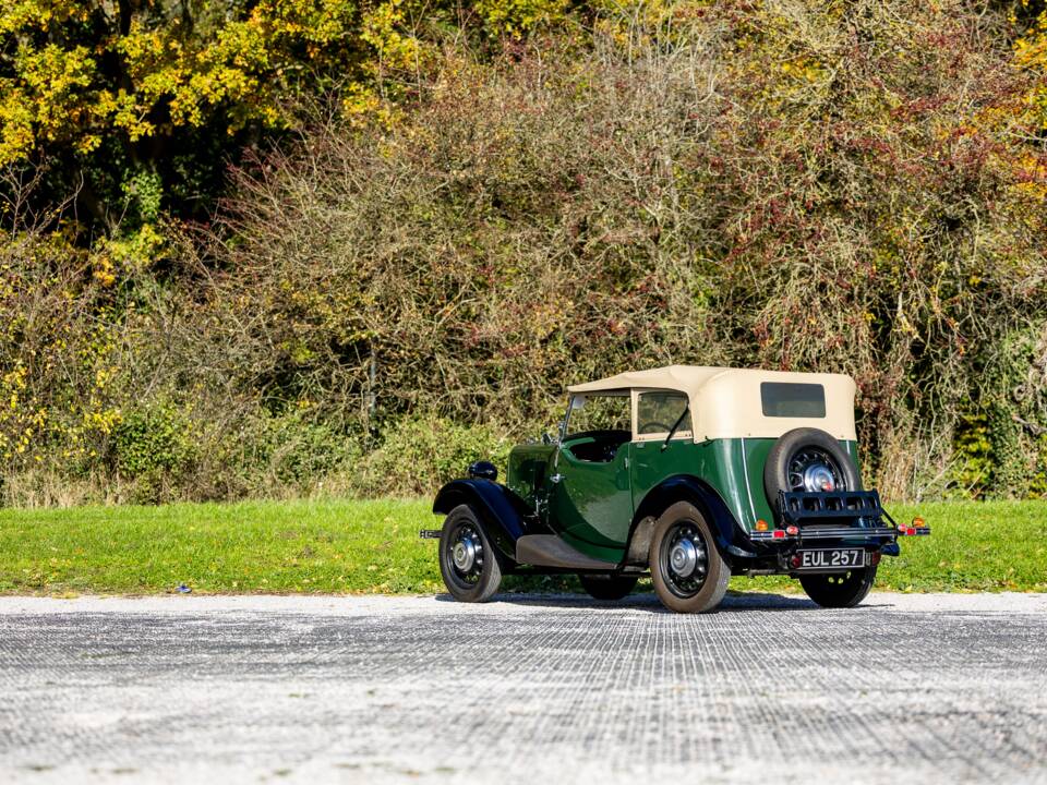 Image 17/50 of Morris Eight (1937)
