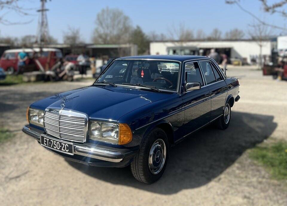 Bild 1/8 von Mercedes-Benz 200 (1984)