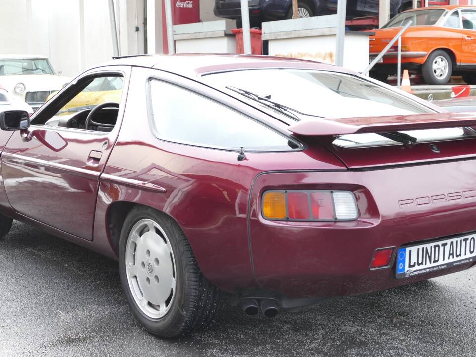 Image 6/18 de Porsche 928 S (1982)