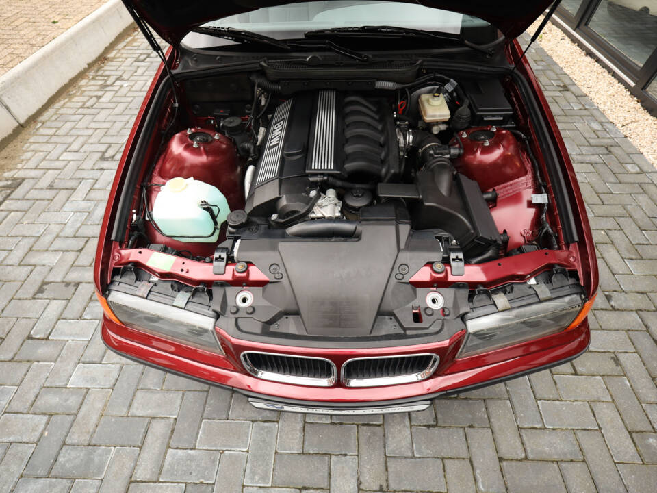 Image 11/88 of BMW 320i (1996)