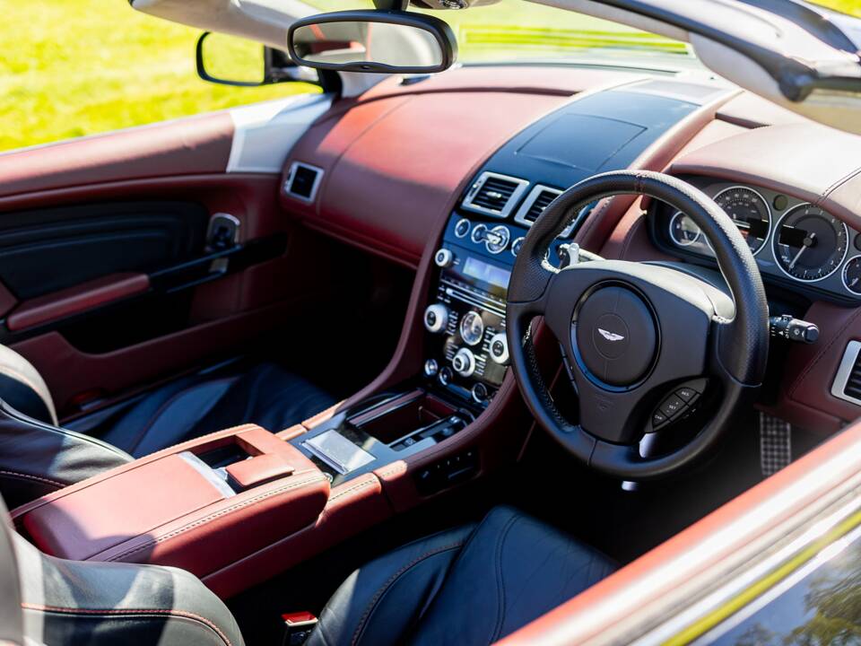 Afbeelding 43/50 van Aston Martin DBS Volante (2011)