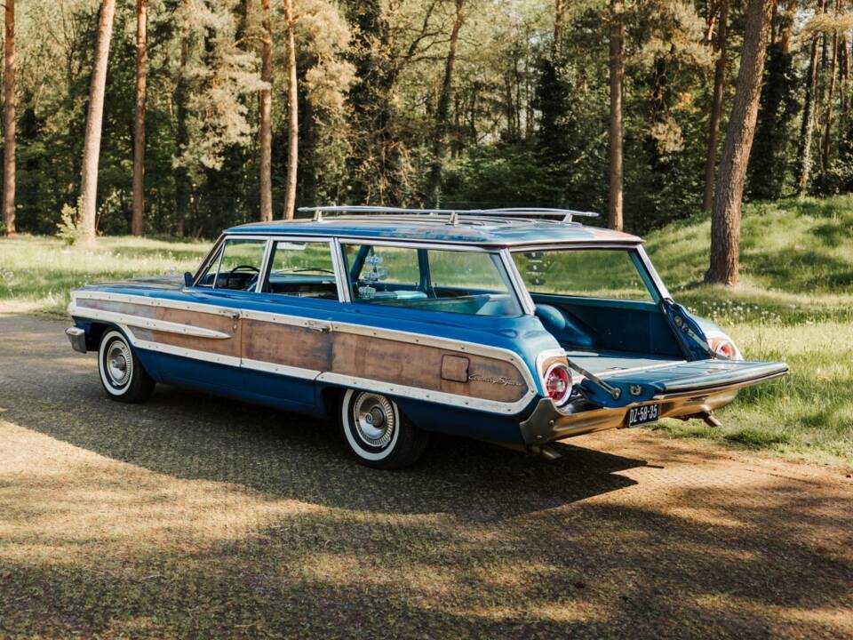 Immagine 6/20 di Ford Country Squire Station Wagon (1964)