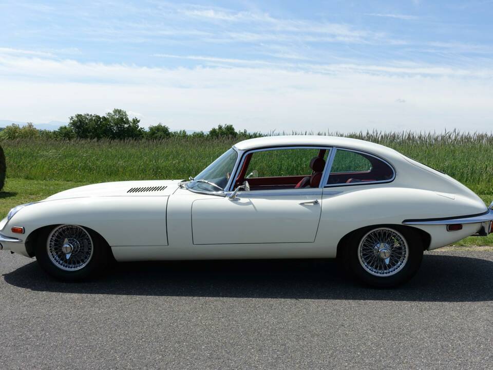 Image 3/39 de Jaguar XK-E (2+2) (1970)