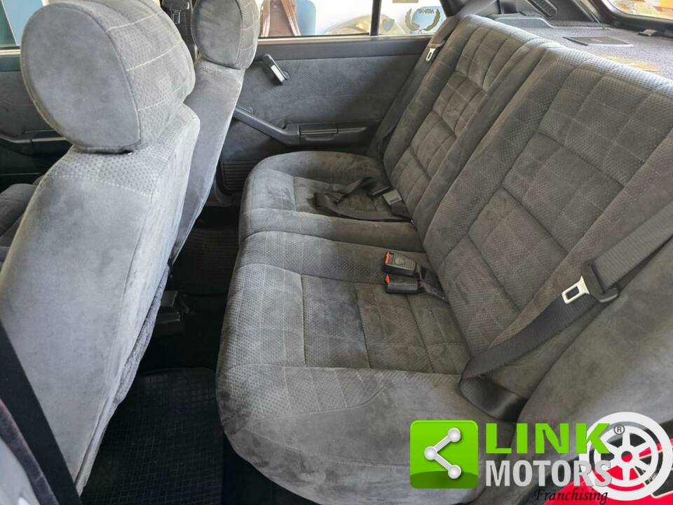 Bild 6/10 von Lancia Delta HF Turbo (1990)